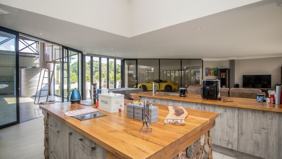 5 Bedroom Property for Sale in The Coves North West